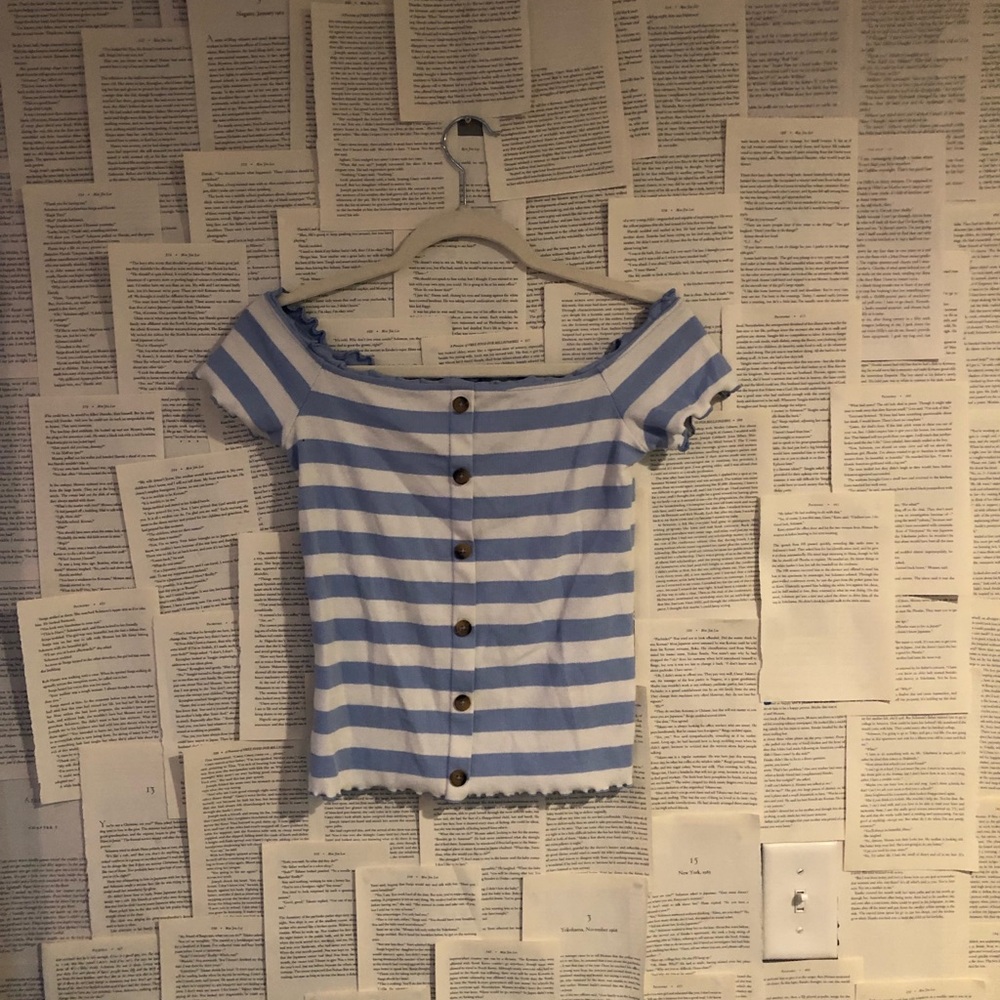 Off the shoulder tee